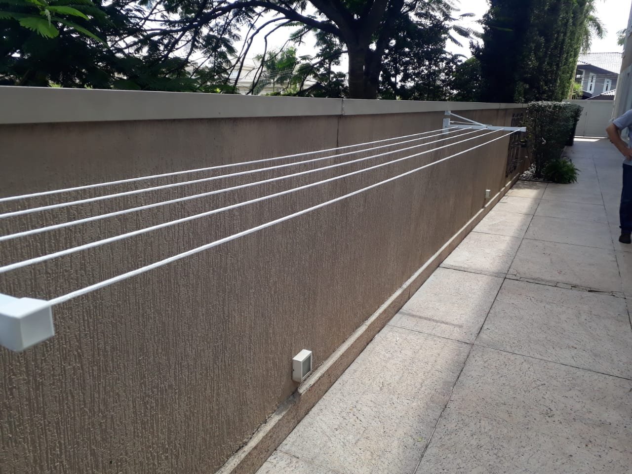 Varal-de-muro-em-aluminio-com-5-cordas-de-5-mm